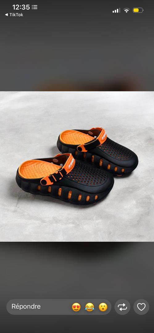 Crocs - Vue 4