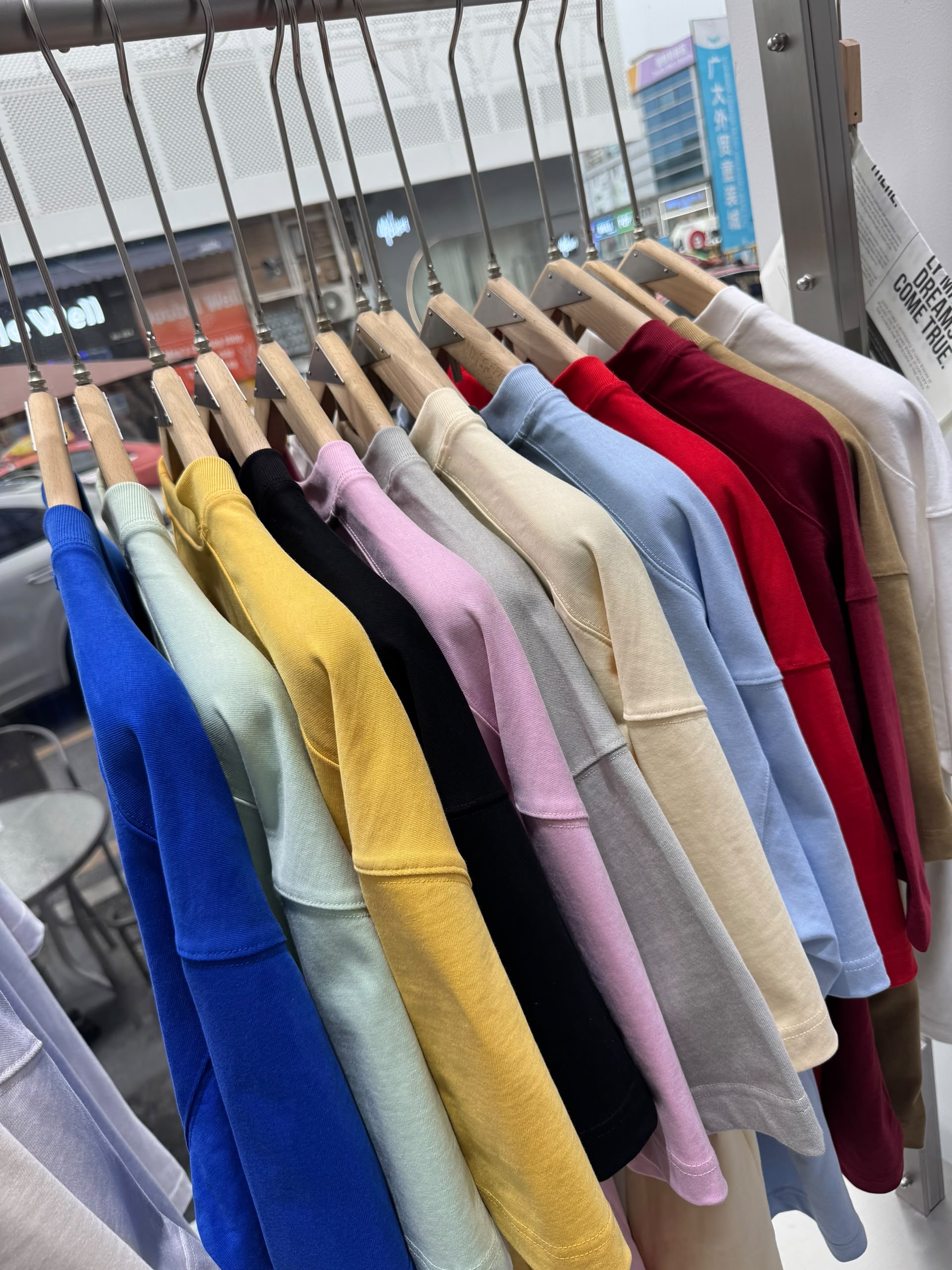 T-shirt unique disponible  Très bonne qualité   - Vue 8